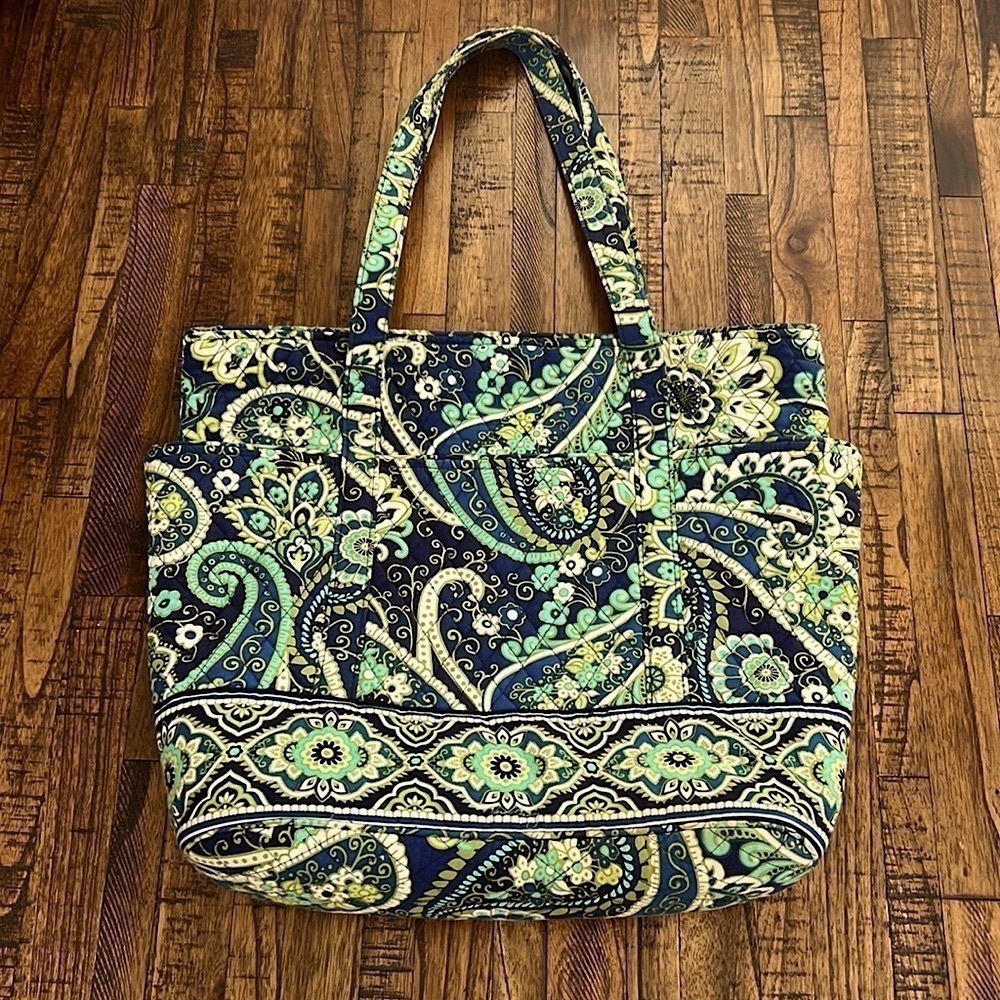 Vera Bradley Tote Bag Cloth Quilted Floral Blue and Green with zipper closure - Picture 4 of 15